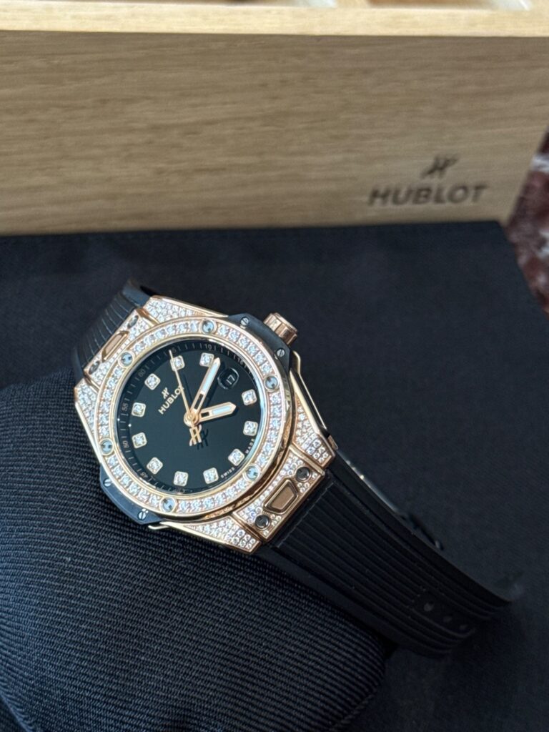 Hublot big bang One Click King Gold Pavé 33mm Ref. 485.OX.1180.RX.1604 (2025) Lüks Saat İlanı - Görsel 3
