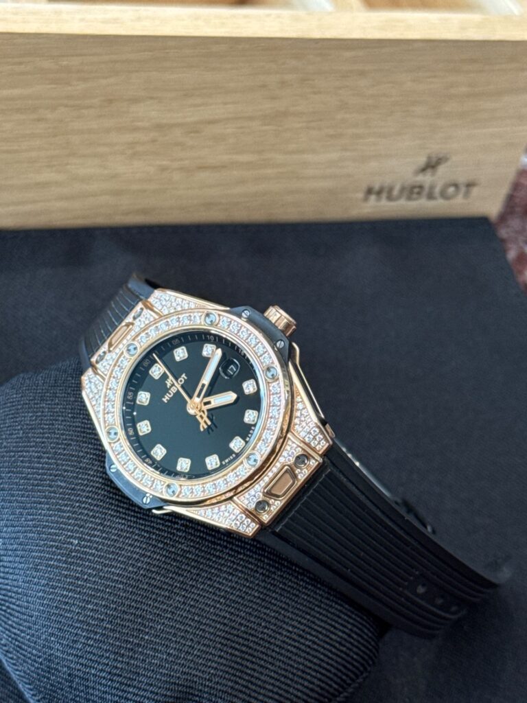 Hublot big bang One Click King Gold Pavé 33mm Ref. 485.OX.1180.RX.1604 (2025) Lüks Saat İlanı - Görsel 2